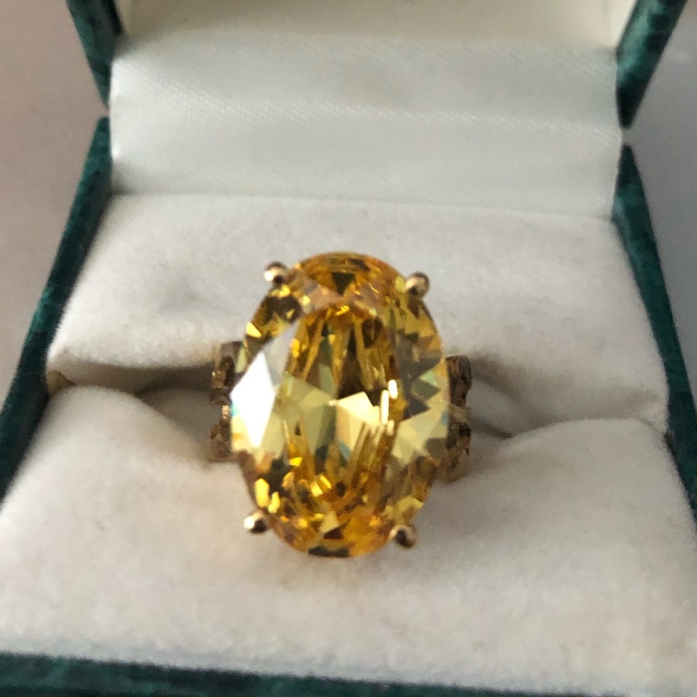 Suzanne Somers simulated Citrine ring